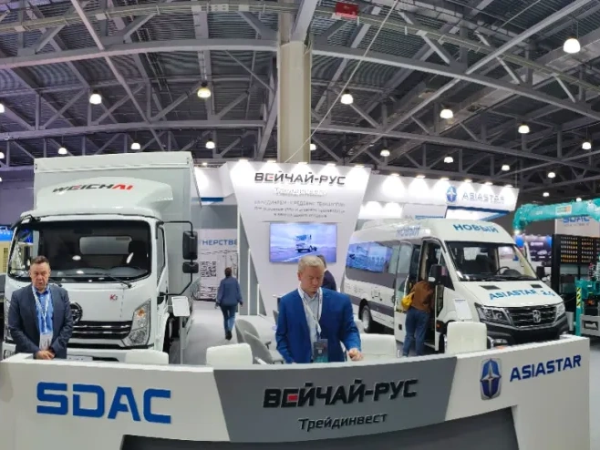 Weichai YAXING presenta el autobús interurbano Eurise 2.0 personalizado en CO...